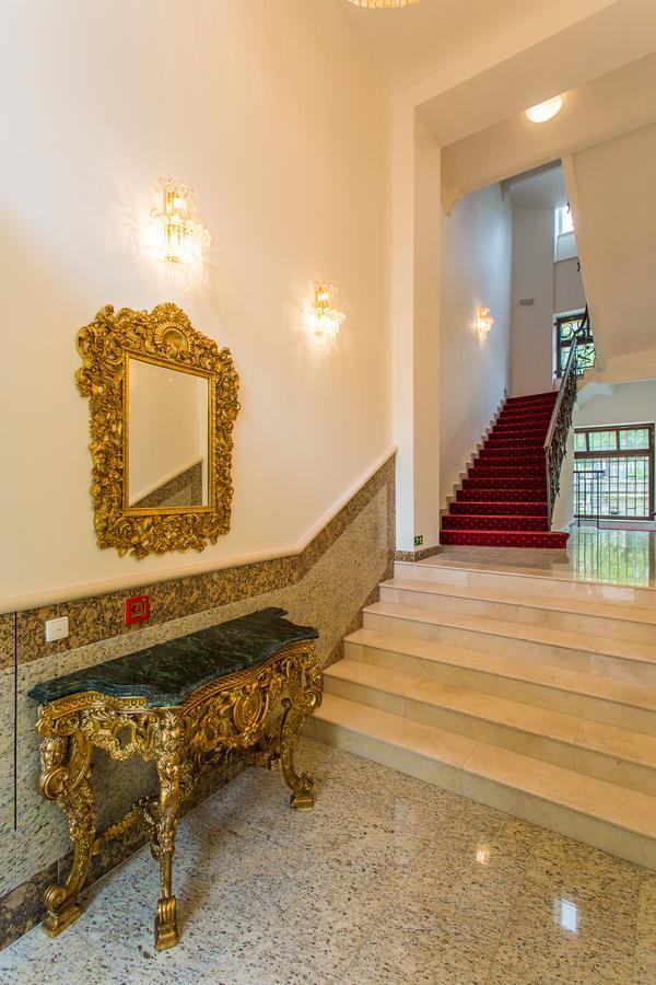 Karlsbad Prestigeアパートメント エクステリア 写真