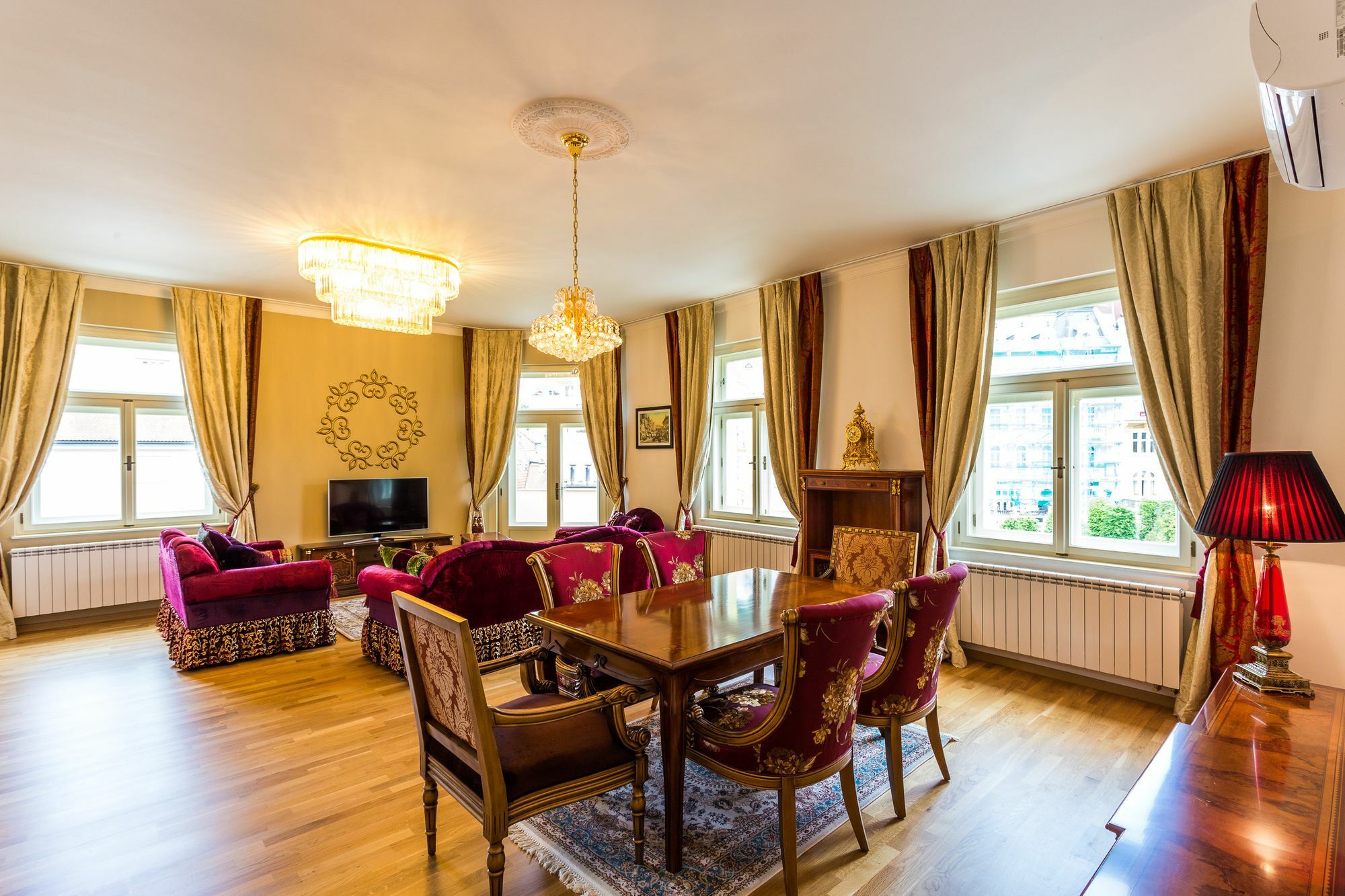 Karlsbad Prestigeアパートメント エクステリア 写真