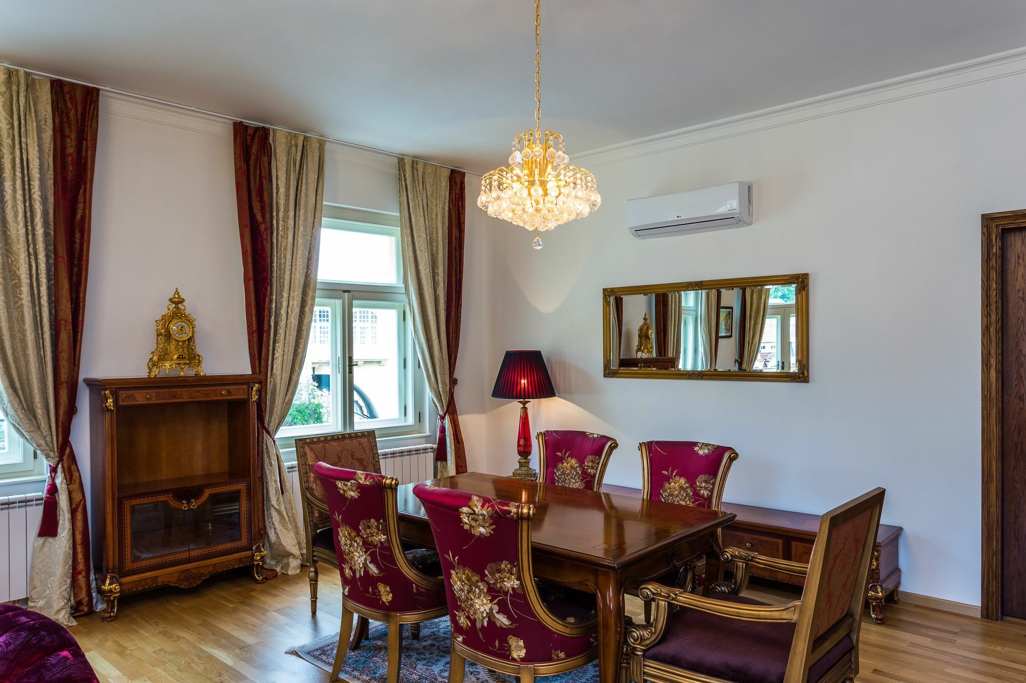 Karlsbad Prestigeアパートメント エクステリア 写真